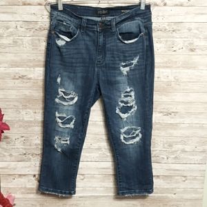 Judy Blue size 9/29 Distressed Skinny Fit Capri Jeans